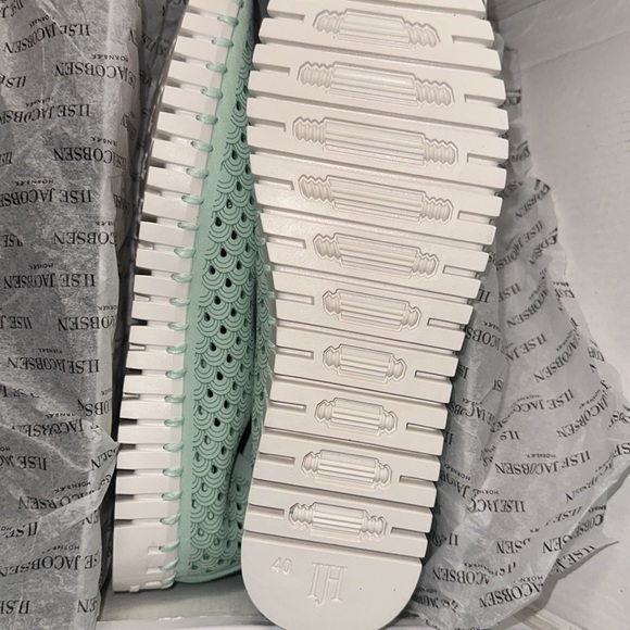 Isle Jacobsen - Picture 4 of 5